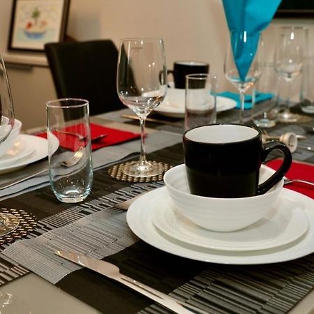 Aqua Dreams - Serviced Luxury Modern Belfast City Centre 2 Bed Apartment Esterno foto