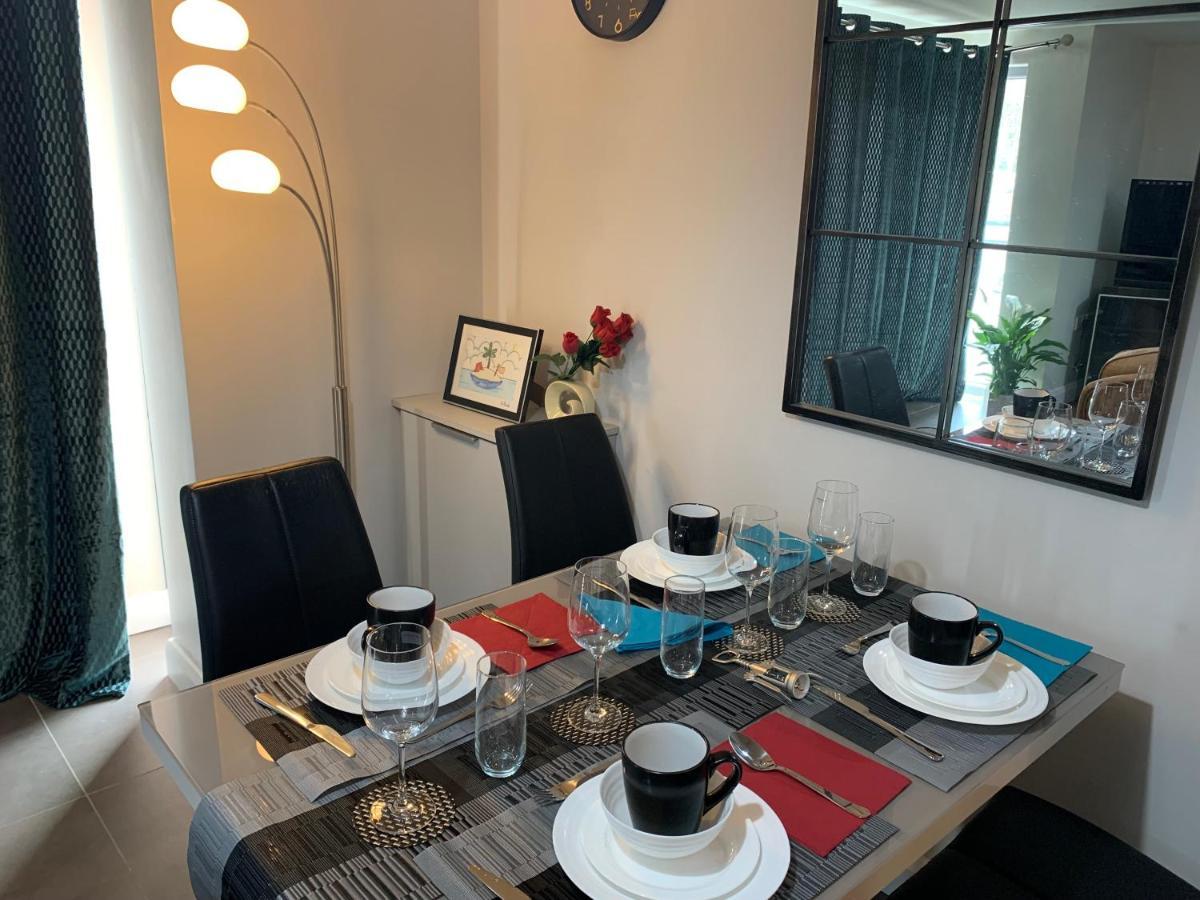 Aqua Dreams - Serviced Luxury Modern Belfast City Centre 2 Bed Apartment Esterno foto