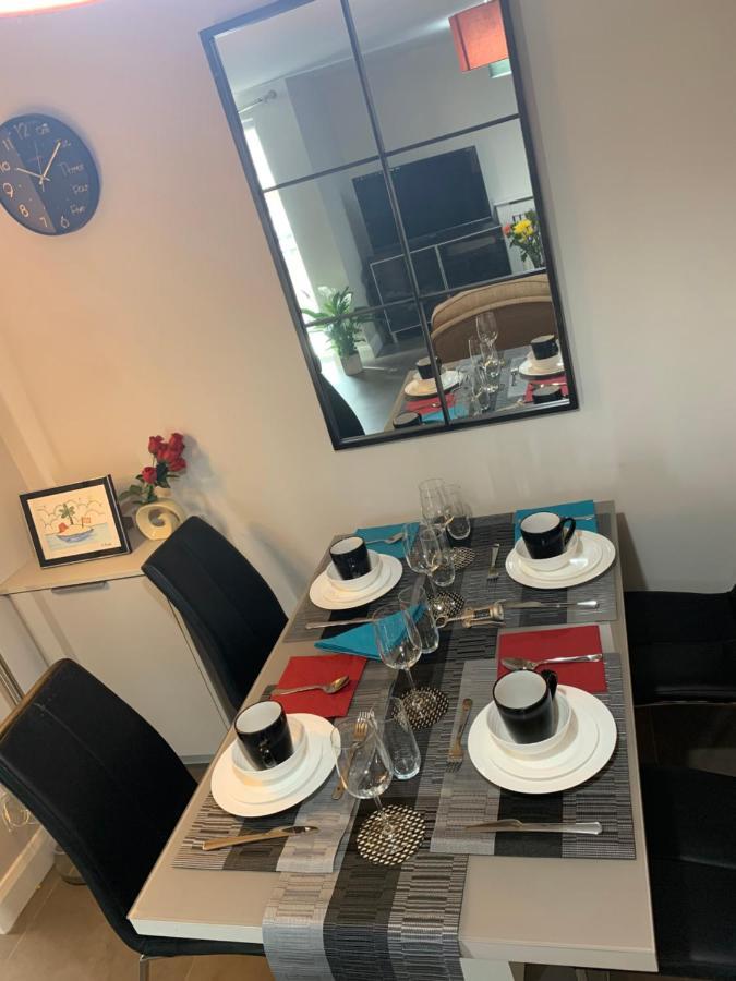 Aqua Dreams - Serviced Luxury Modern Belfast City Centre 2 Bed Apartment Esterno foto