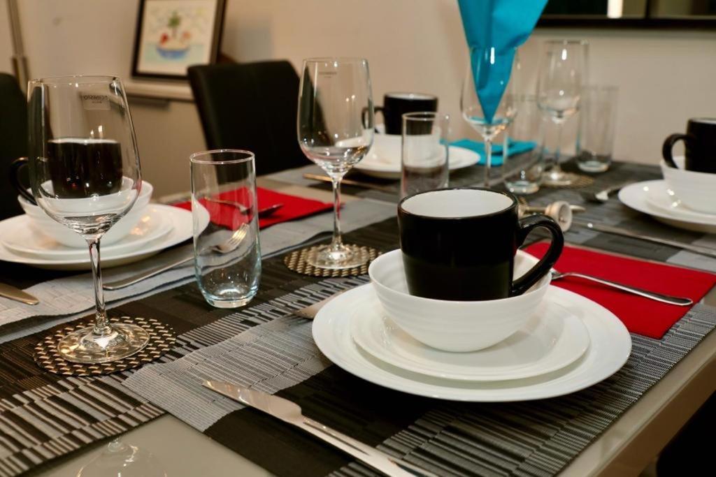 Aqua Dreams - Serviced Luxury Modern Belfast City Centre 2 Bed Apartment Esterno foto