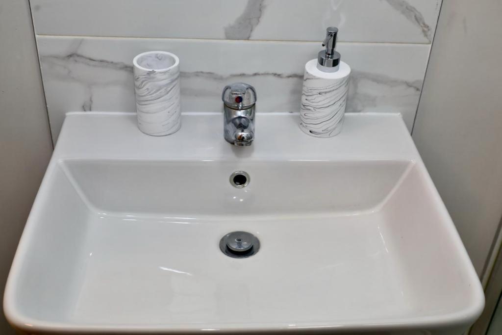 Aqua Dreams - Serviced Luxury Modern Belfast City Centre 2 Bed Apartment Esterno foto