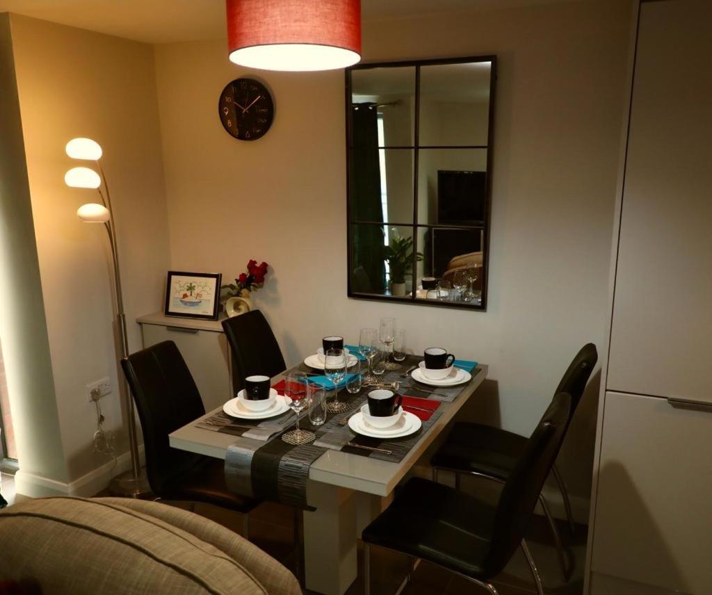 Aqua Dreams - Serviced Luxury Modern Belfast City Centre 2 Bed Apartment Esterno foto